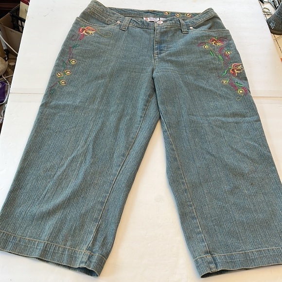 Bill Blass Jeans Wide Leg Capris Embroidered Size 8 - Picture 1 of 11